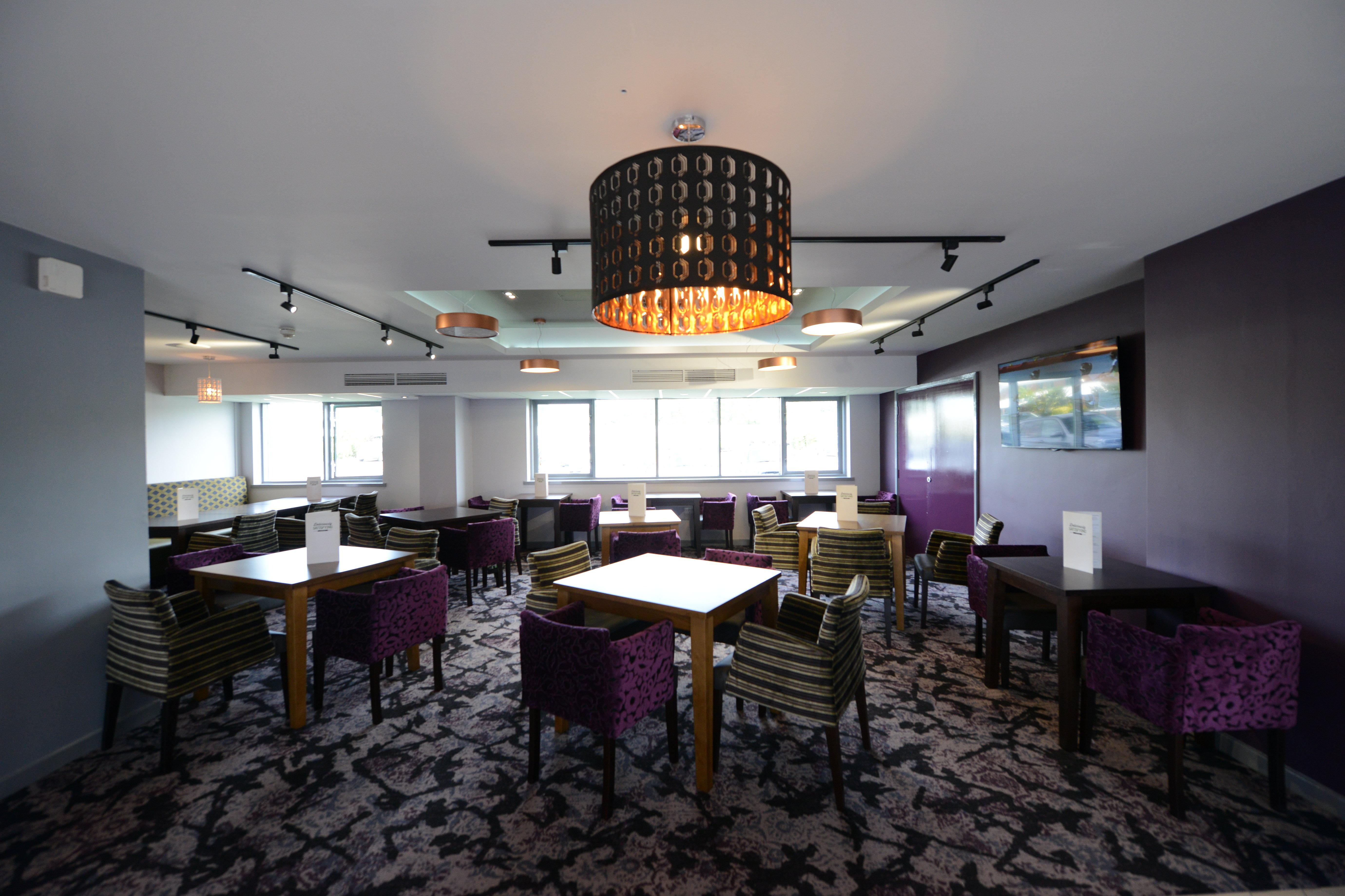 Holiday Inn Wolverhampton - Racecourse By Ihg Exterior photo